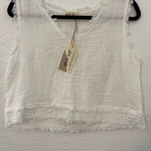 Chic White Frayed Hem Crop Top